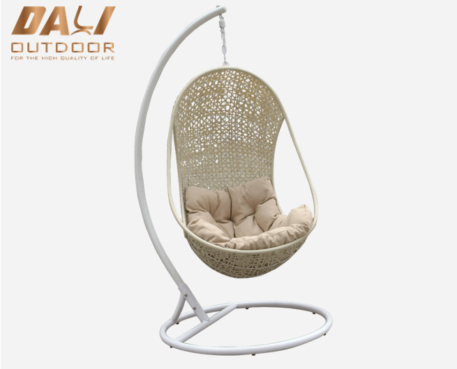 Billig Pris Innendørs Uteplass Rotting Wicker Hengende Egg Swing Stol Med Metall Stativ
